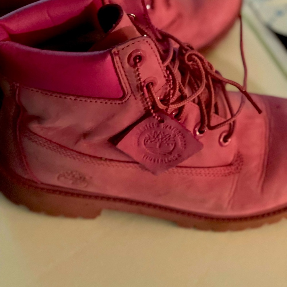 Pink timberland shoes ! Not worn enough